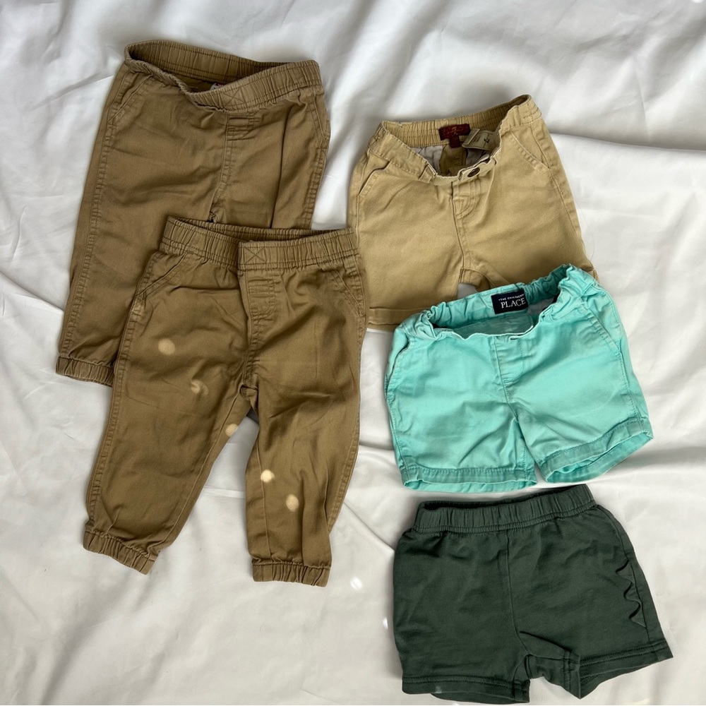 Boy pants 18mo, two long kaki pants and 3 shorts. Spots are from camera.